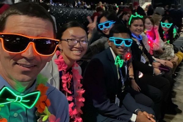 Group with fluorescent sunglasses